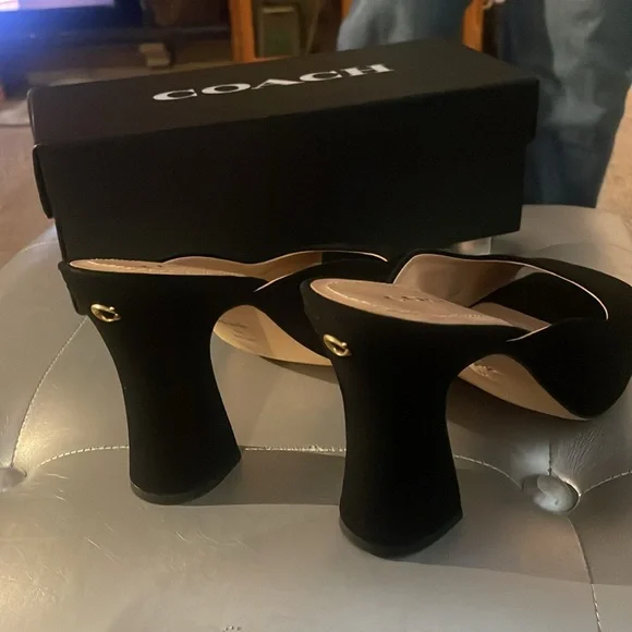 Coach Black Laurence luxe velvet suede slip on
mule sandals, NWT size 11 - Picture 3 of 8